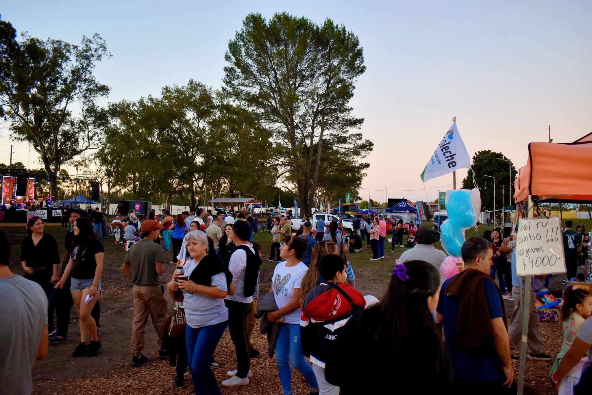 Stand Comerciales, Gastronómicos, de Artesanos y Emprendedores de La Expo de La Leche 2026