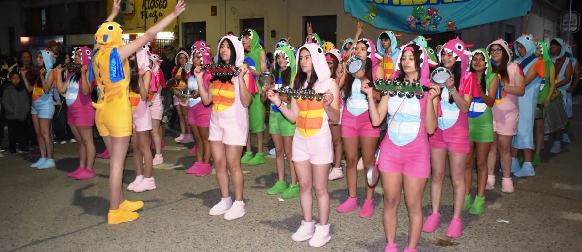 Ritmo,Color y mucha alegría en la Fiesta de la Juventud!