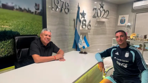 Scaloni comenzó a negociar con Tapia la renovación de su contrato con la Selección