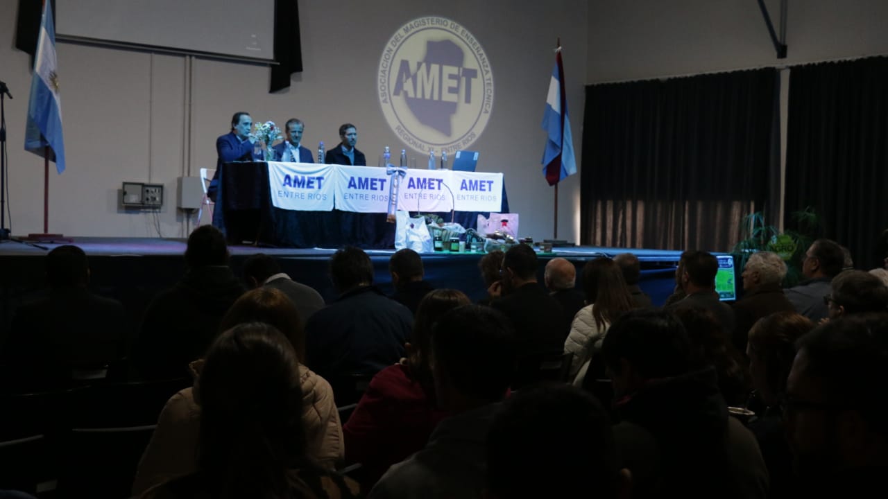 Más de 400 docentes de escuelas agrotécnicas de Entre Ríos se reunieron en Paraná