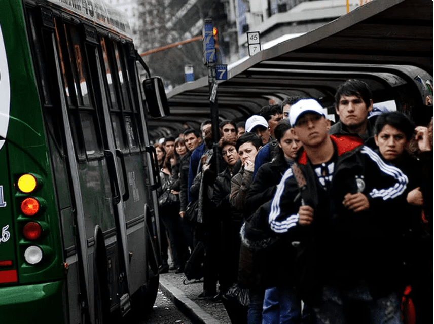 “Los cambios son sólo de lunes a viernes”: 12 derechos que se violan todos los días porque no sabemos que los tenemos
