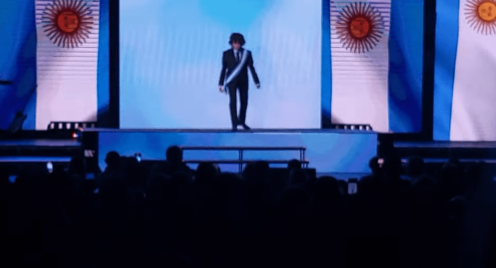 Fátima Flórez imitó a Javier Milei en su debut teatral en Mar del Plata: video