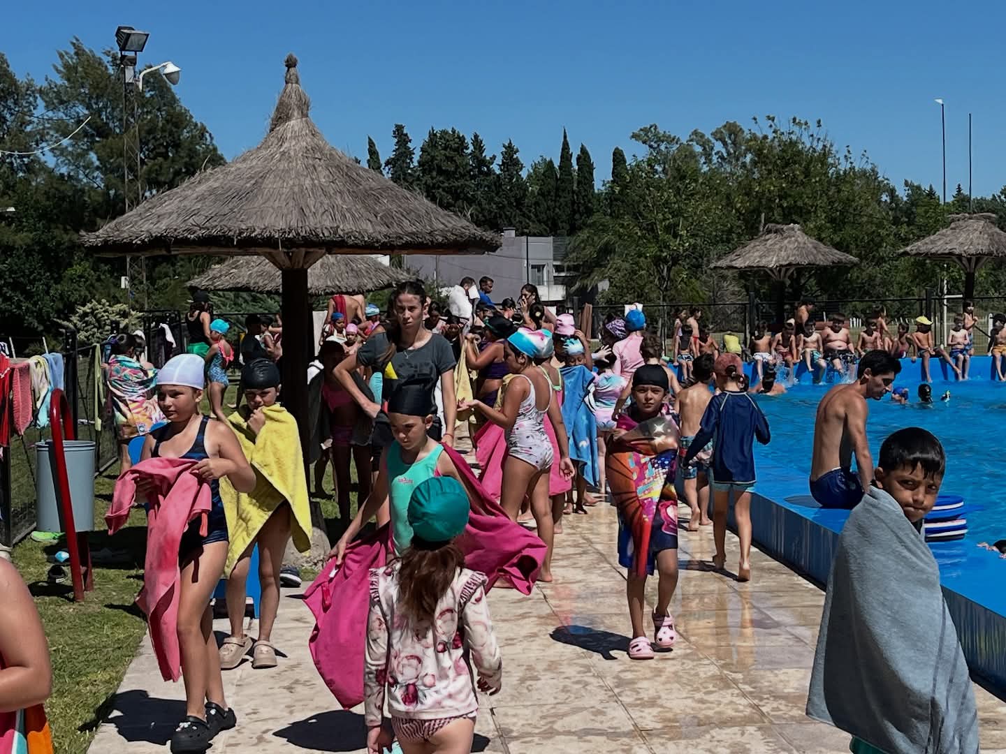 Colonia de Vacaciones a Pleno en el Polideportivo