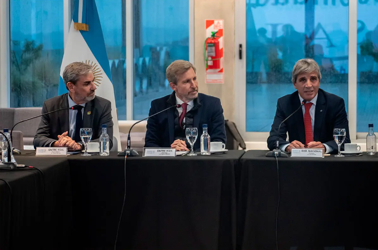 Frigerio recibió a Caputo en Paraná y afirmó: “Estamos en condiciones de escribir el próximo capítulo del pacto fiscal”