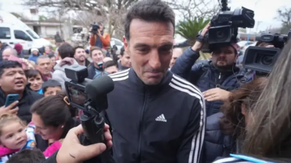 Lionel Scaloni volvió a emocionarse y dejó una promesa: “Seguiremos dando batalla”