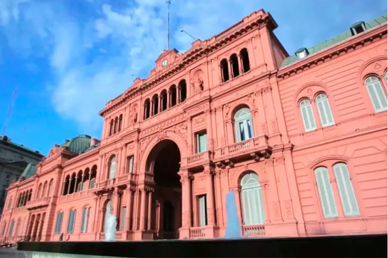 El Gobierno redujo al 10% el uso de efectivo en las cajas chicas de organismos nacionales
