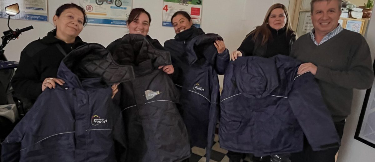 Entrega de camperas al Personal del Área de Tránsito