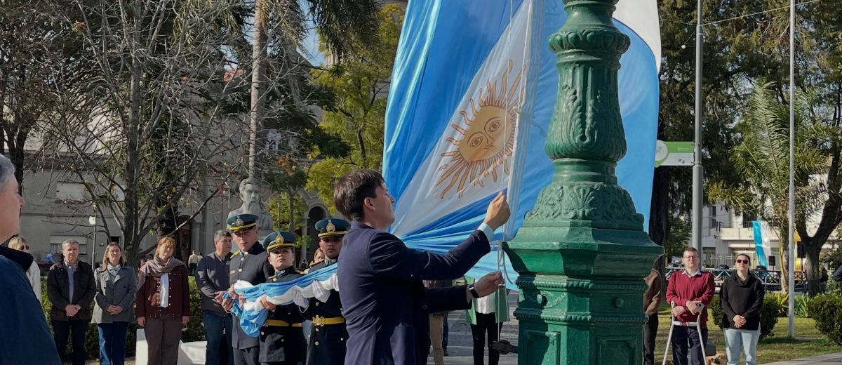 Se llevó a cabo el izamiento de la Bandera por los 244 años de Nogoyá