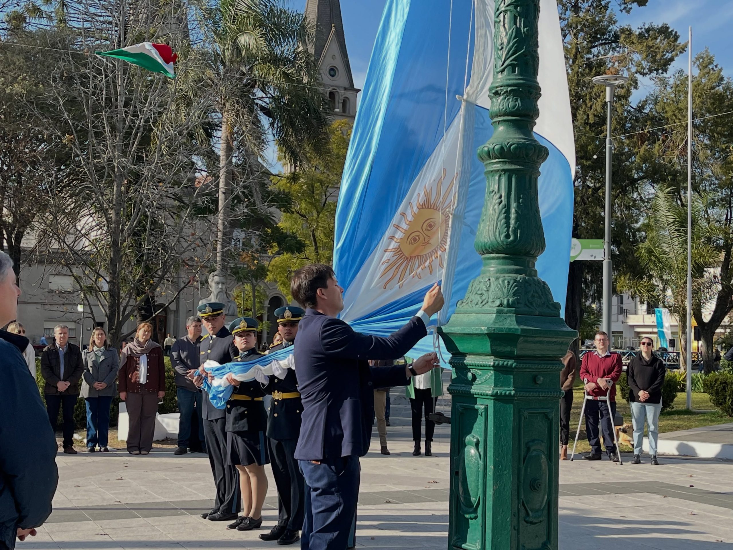 Se llevó a cabo el izamiento de la Bandera por los 244 años de Nogoyá