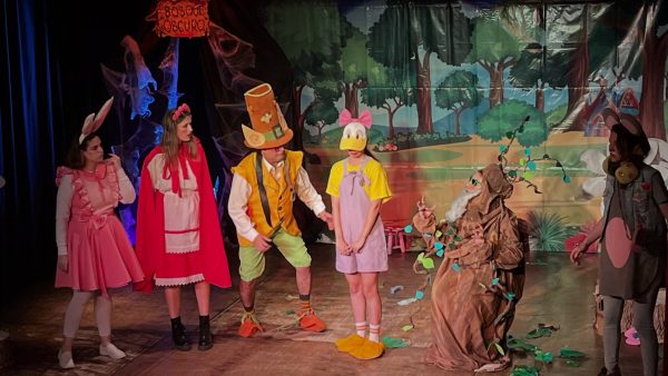 A sala llena se presentó la Obra “Caperucita y los Valientes del Bosque”