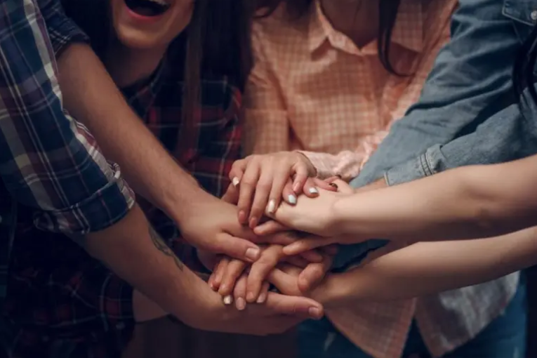 Día del Amigo: por qué se celebra el 20 de julio y el recuerdo al creador del Himno a la Amistad