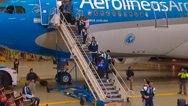 Los jugadores de la Selección argentina volvieron al país tras ser subcampeones del Mundial