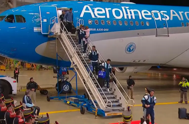 Los jugadores de la Selección argentina volvieron al país tras ser subcampeones del Mundial