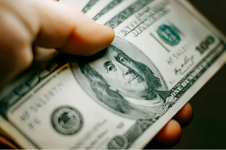 El Banco Central oficializó las cuentas sueldo en dólares: cómo funcionarán