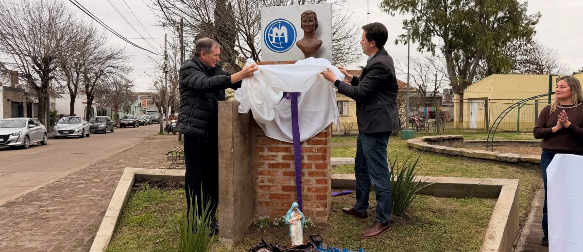 Se inauguró el Busto Homenaje a San Miguel