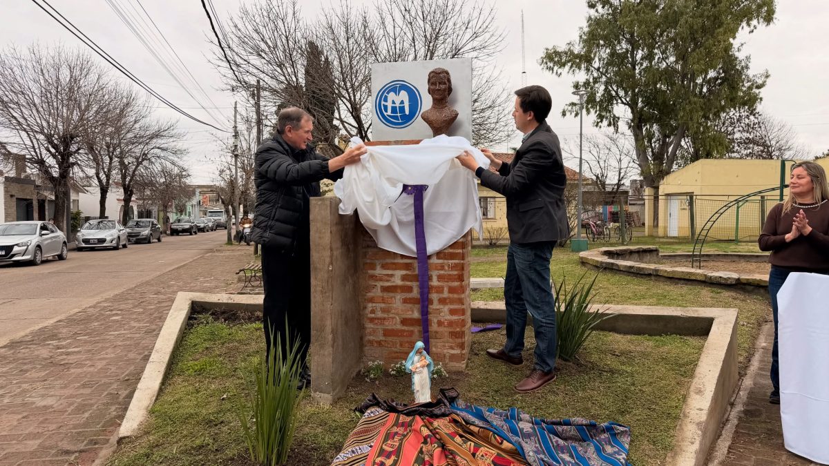 Se inauguró el Busto Homenaje a San Miguel