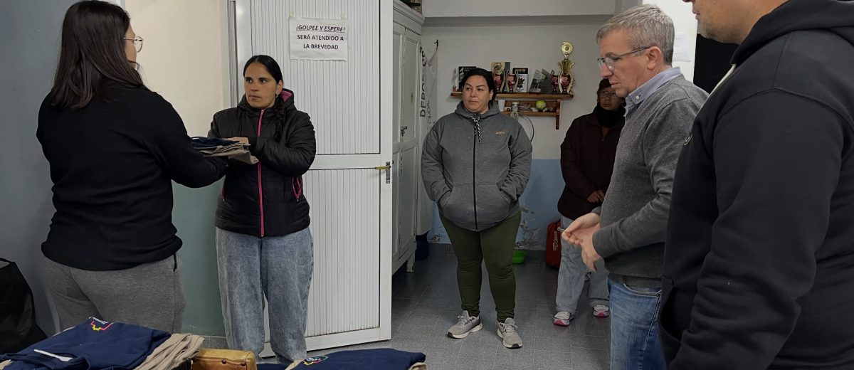 Se entregó indumentaria de trabajo al Personal Municipal del Polideportivo