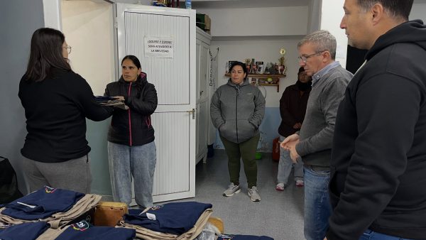 Se entregó indumentaria de trabajo al Personal Municipal del Polideportivo