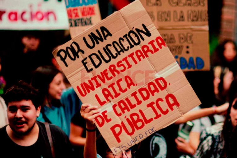 Docentes universitarios realizan un paro en el marco del plan de lucha por salarios y financiamiento