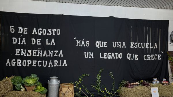 Acto por el Día de la Enseñanza Agropecuaria en “La Carola”