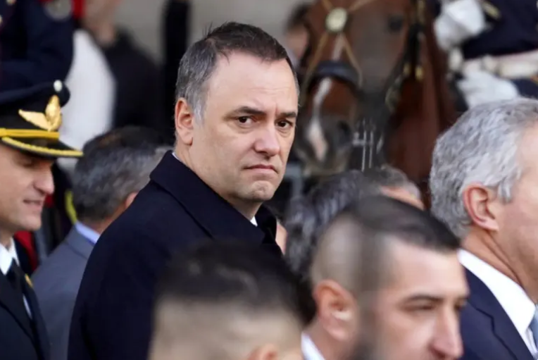 La justicia intimó a Manuel Adorni a justificar su patrimonio