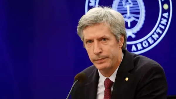 El presidente del BCRA admitió que la economía crece “mucho más despacio” de lo esperado