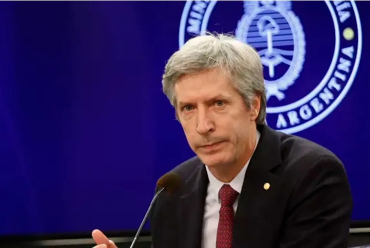 El presidente del BCRA admitió que la economía crece “mucho más despacio” de lo esperado