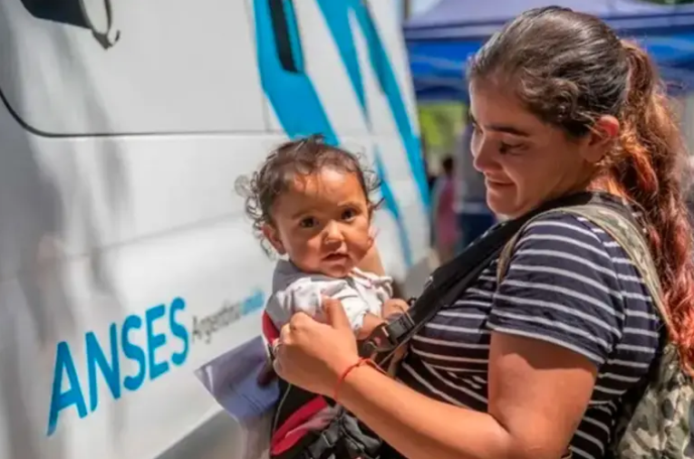ANSES paga un extra de casi $57.000: quiénes lo cobran antes de que termine agosto