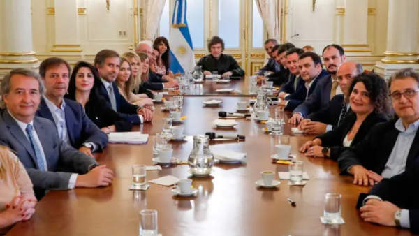 Milei se reúne con legisladores para definir la estrategia en una semana clave del Congreso