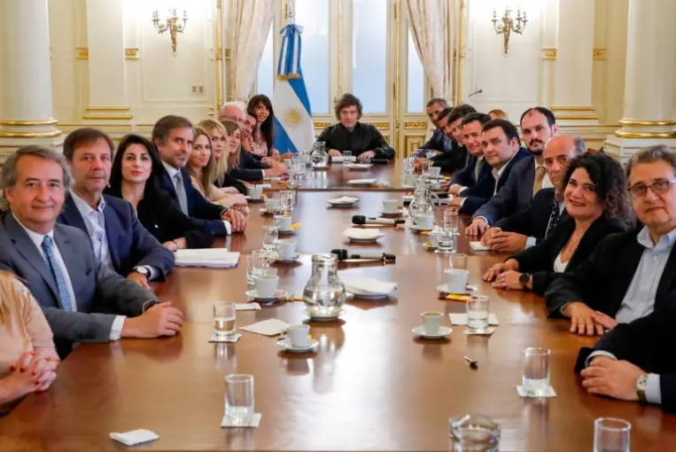 Milei se reúne con legisladores para definir la estrategia en una semana clave del Congreso