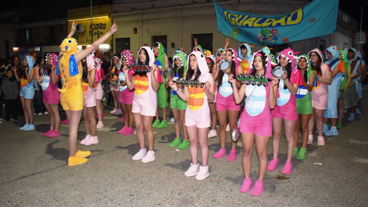 Ritmo,Color y mucha alegría en la Fiesta de la Juventud!