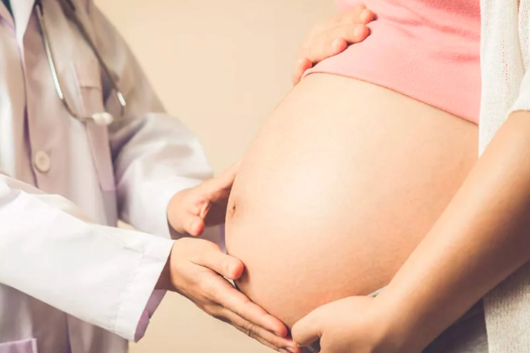 Licencia por maternidad para trabajadoras de casas particulares: requisitos y trámites
