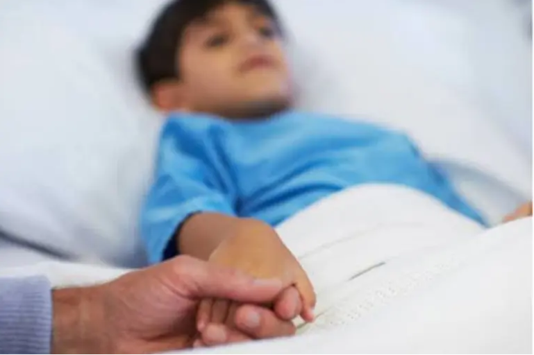 Cambian un requisito para que niños ingresen a la lista de emergencia para trasplante hepático