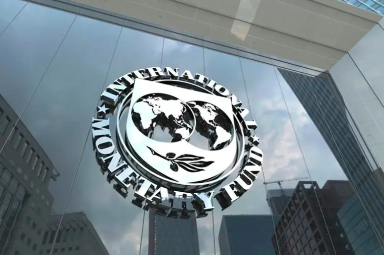 El FMI terminó la revisión del acuerdo y Argentina espera un desembolso de US$900 millones