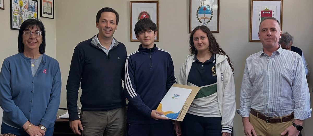 Schneider acompañó la Entrega de Becas del Instituto Becario a Escuelas de Nogoyá