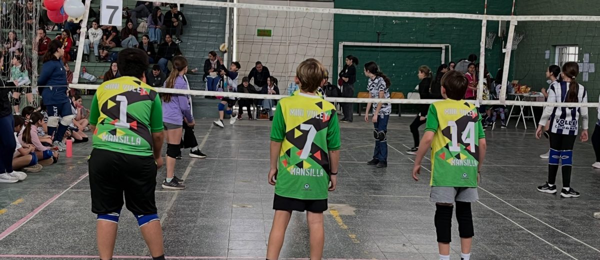 ¡Encuentro de Mini Vóley en el Polideportivo!
