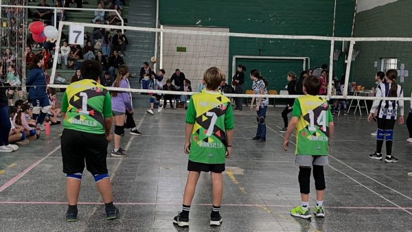 ¡Encuentro de Mini Vóley en el Polideportivo!