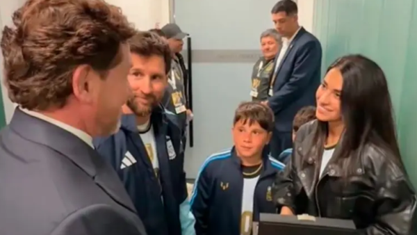 Los lujosos regalos de Conmebol que recibió Messi tras su despedida de la SelecciónLos lujosos regalos de Conmebol que recibió Messi tras su despedida de la Selección