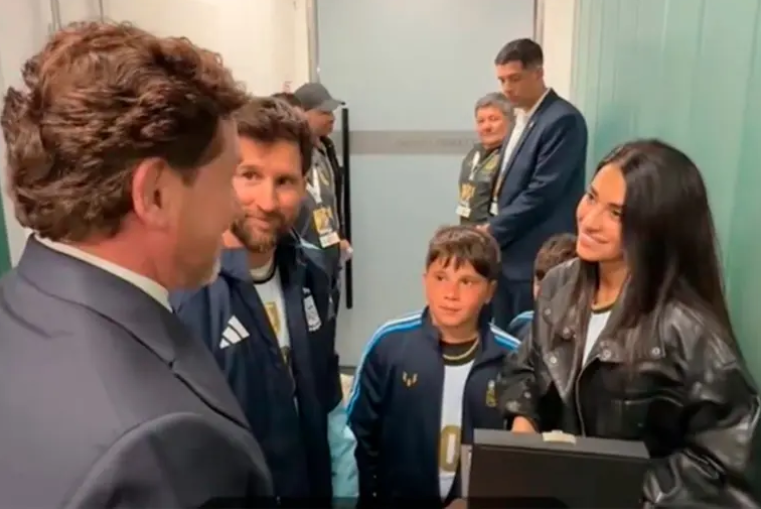 Los lujosos regalos de Conmebol que recibió Messi tras su despedida de la SelecciónLos lujosos regalos de Conmebol que recibió Messi tras su despedida de la Selección