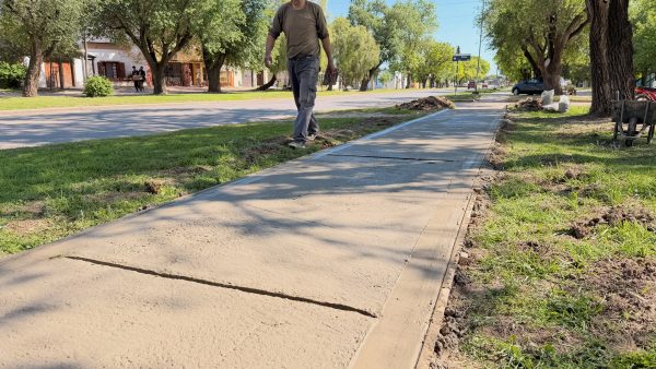 Continúa la Construcción de Veredas en Boulevard Sarmiento