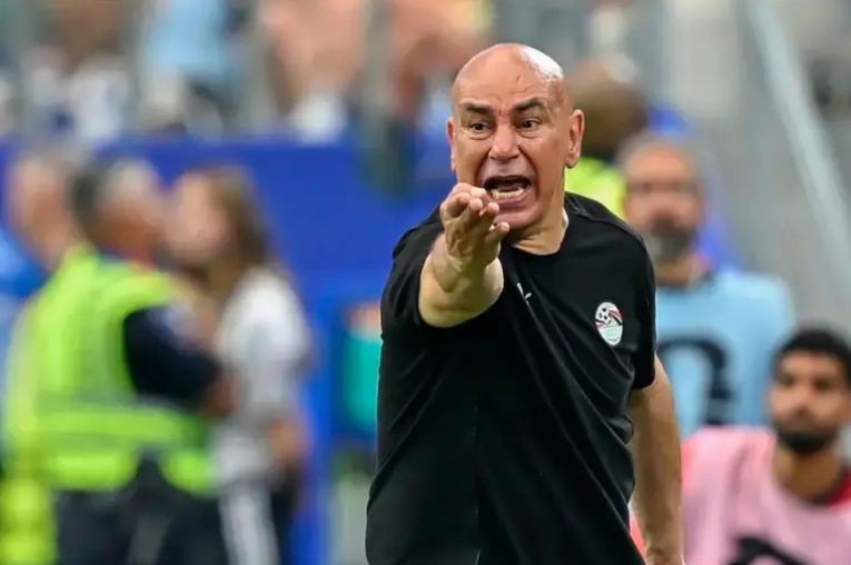FIFA sancionó al técnico de Egipto y a un jugador por sus acusaciones tras perder con Argentina en el Mundial
